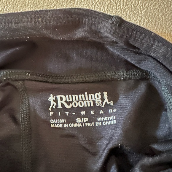 Running room shorts - Picture 3 of 3